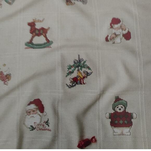 Leisure Arts Lots of Christmas Cross Stitch Patterns Snowman, Santa, Elf, Angel - Picture 5 of 9